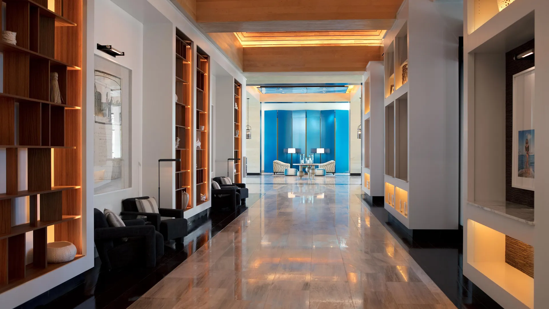 Kimpton Seafire Resort + Spa By Ihg West Bay 5*,
