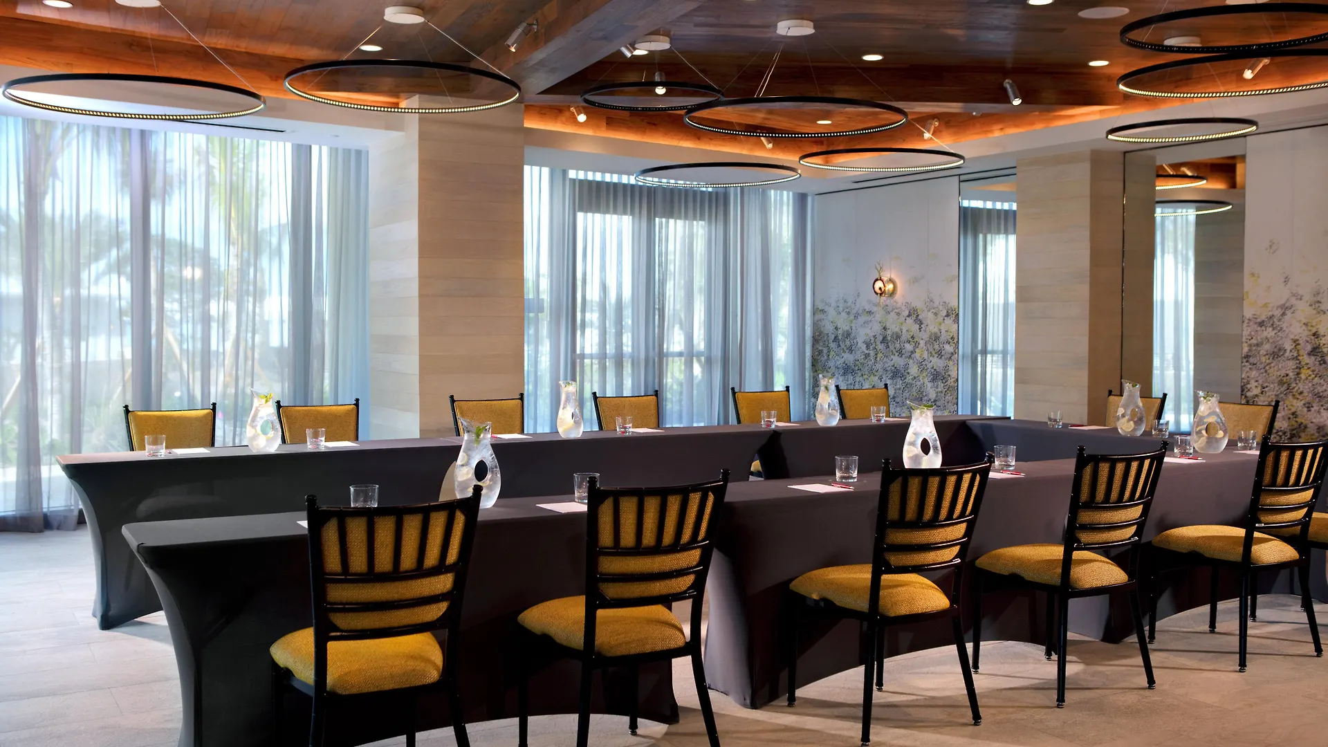Kimpton Seafire Resort + Spa By Ihg West Bay